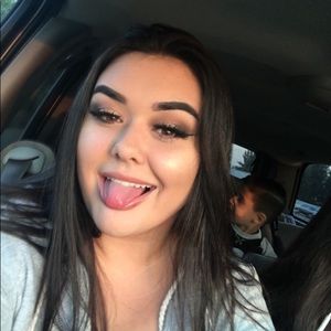 Meet your Posher, Raquel